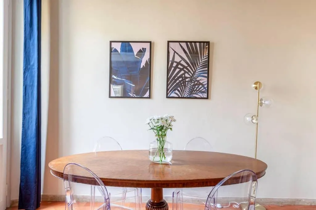 Santa Croce. Quiet, Large And Luminous Loft Apartment Florence