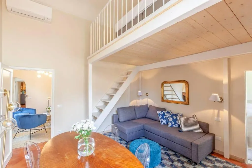 Santa Croce. Quiet, Large And Luminous Loft Apartment Florence