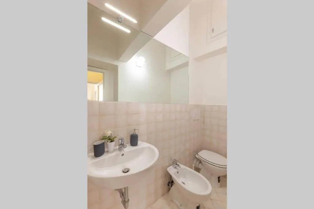 Santa Croce. Quiet, Large And Luminous Loft Apartment Florence