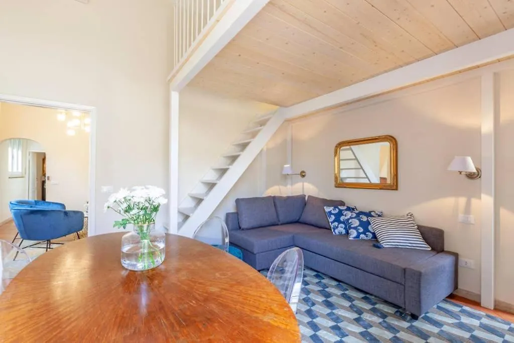 Santa Croce. Quiet, Large And Luminous Loft Apartment Florence