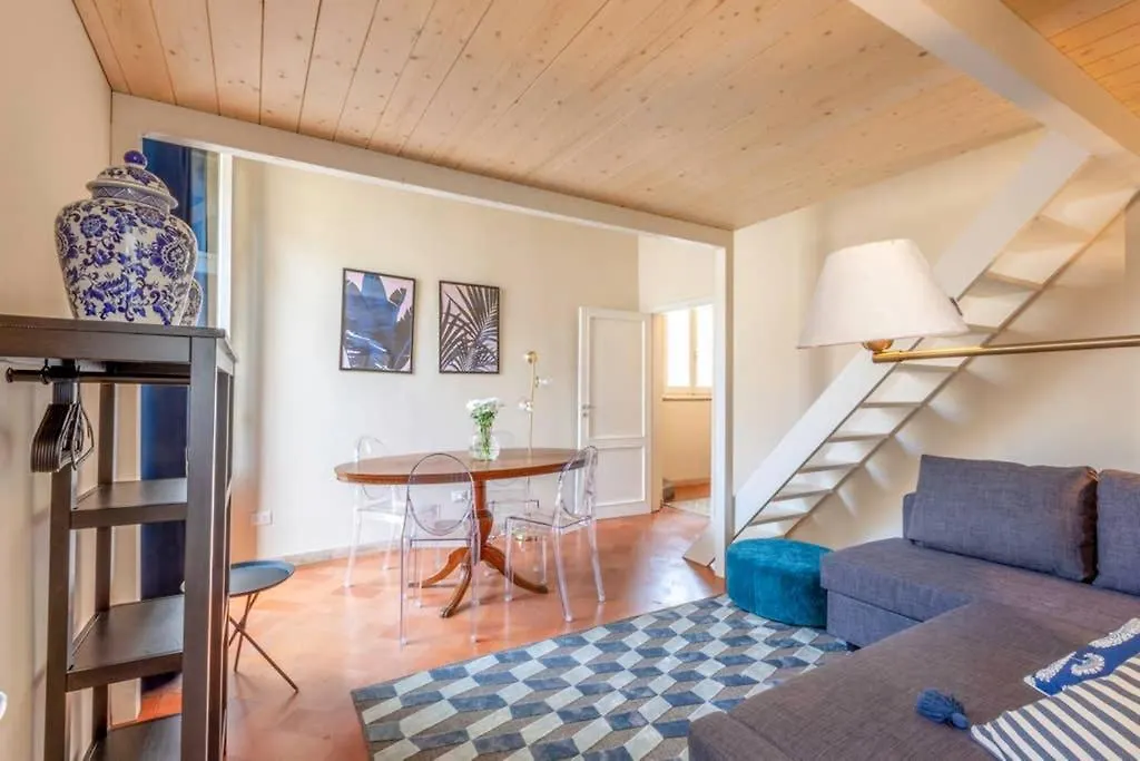 Santa Croce. Quiet, Large And Luminous Loft Apartment Florence