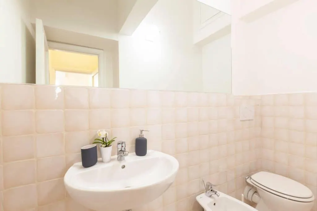 Santa Croce. Quiet, Large And Luminous Loft Apartment Florence
